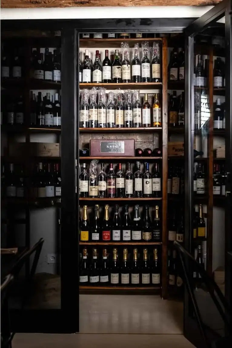 Más de 350 etiquetas de Toscana, Piamonte, Borgoña, Champaña y Burdeos